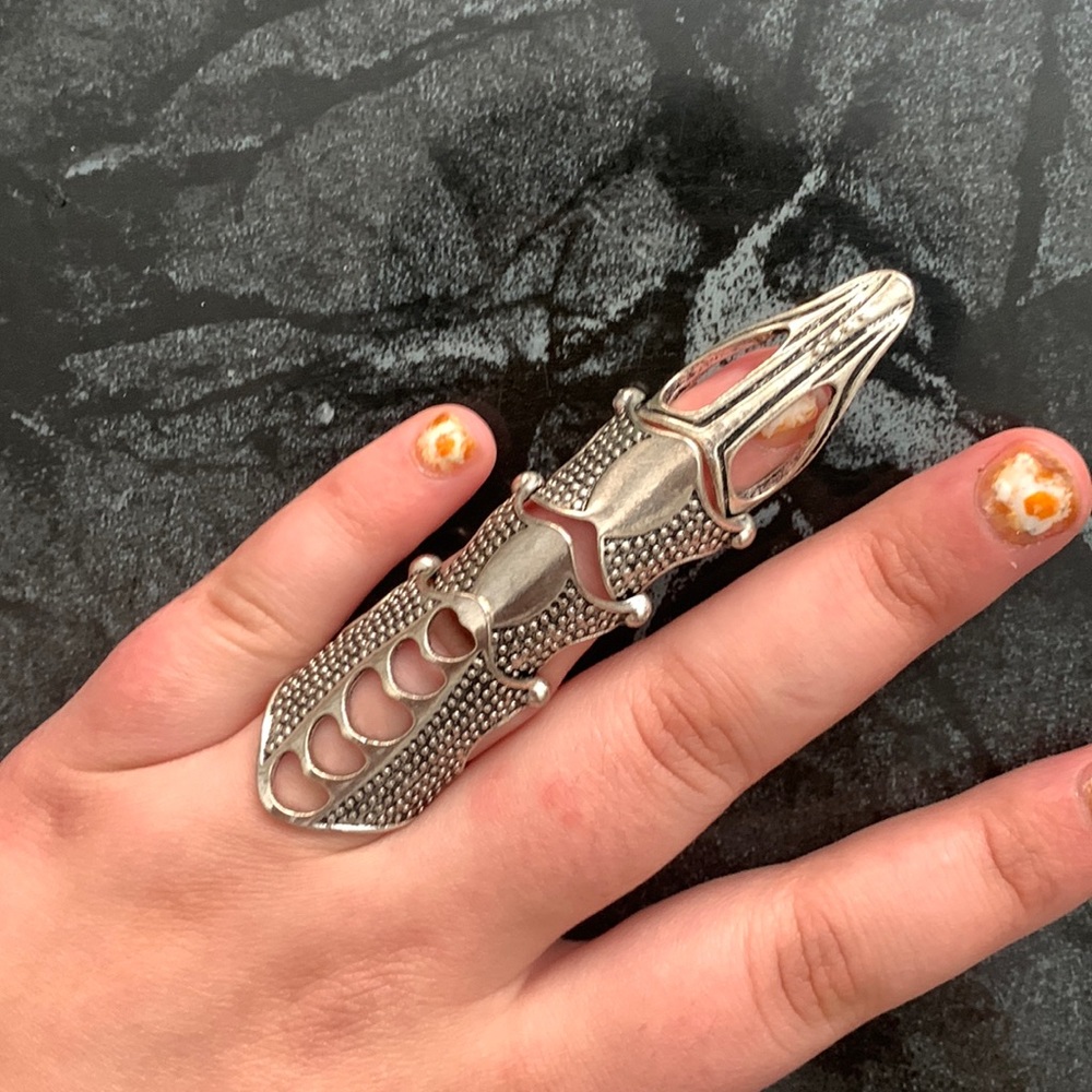 super cool! jointed, point ring! ✨